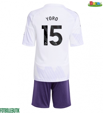 Manchester United Leny Yoro #15 Bortaställ Barn 2025-26 Kortärmad (+ Korta byxor)